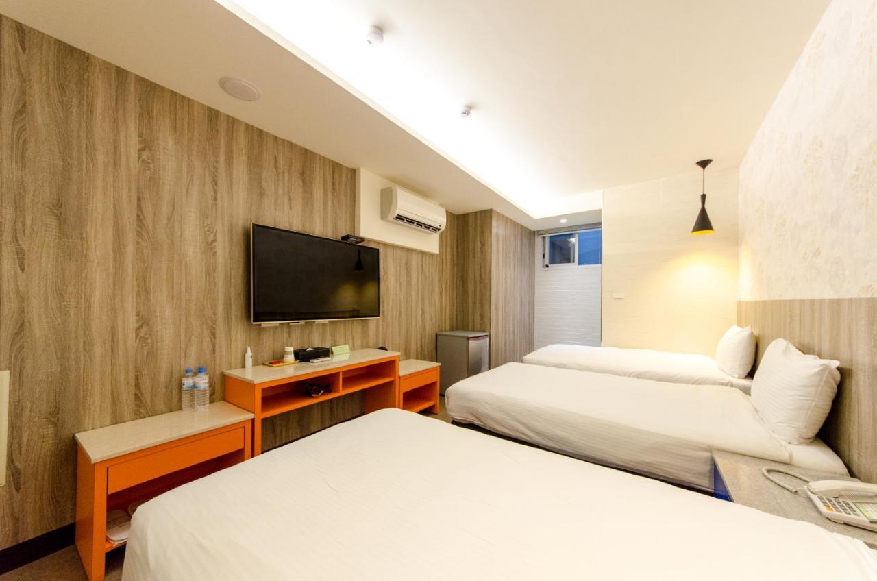 P&E Hotel Tainan Extérieur photo
