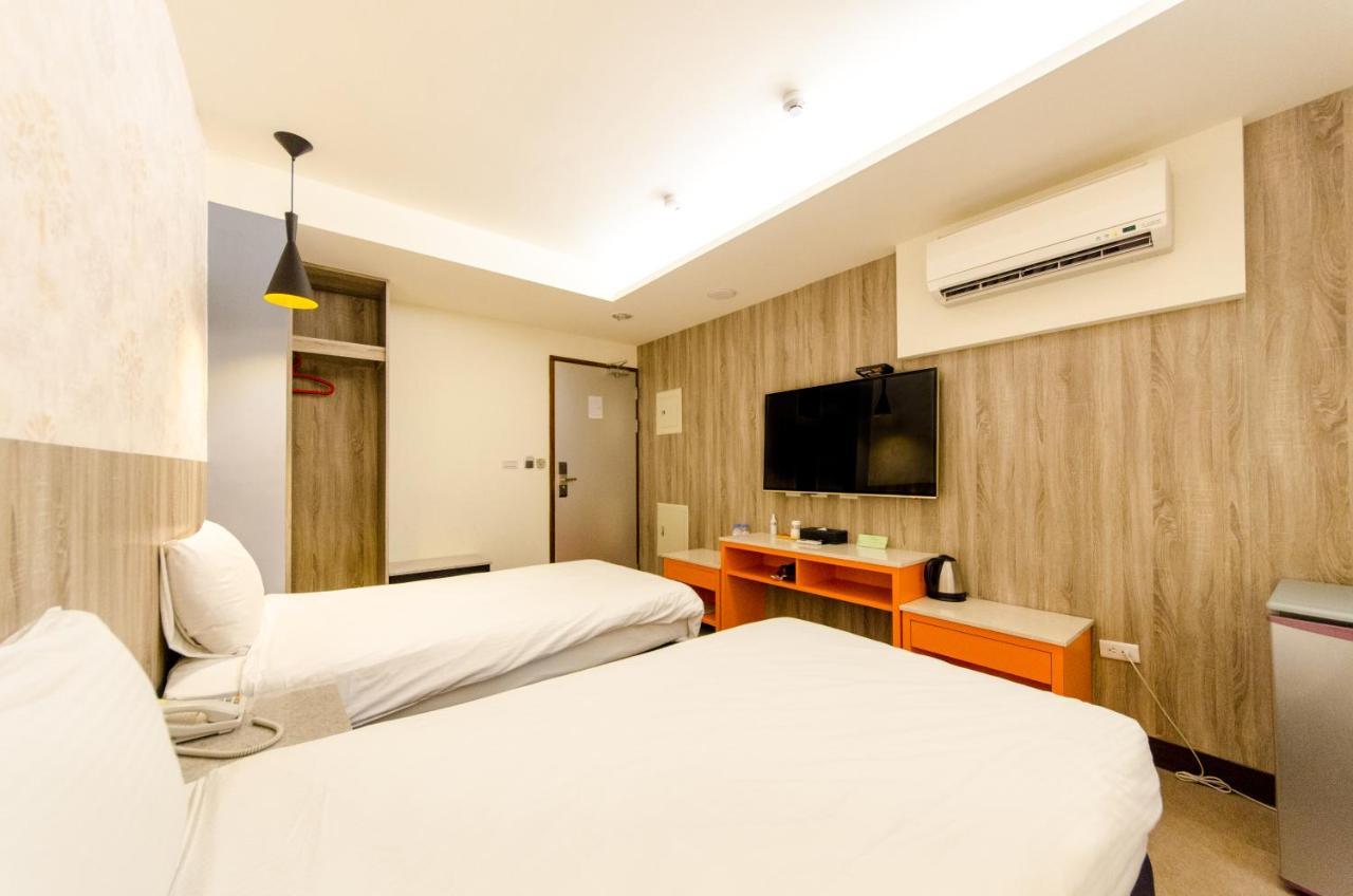 P&E Hotel Tainan Extérieur photo