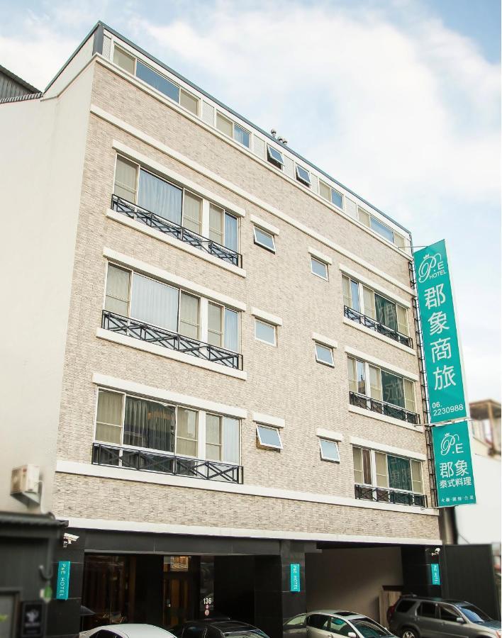 P&E Hotel Tainan Extérieur photo