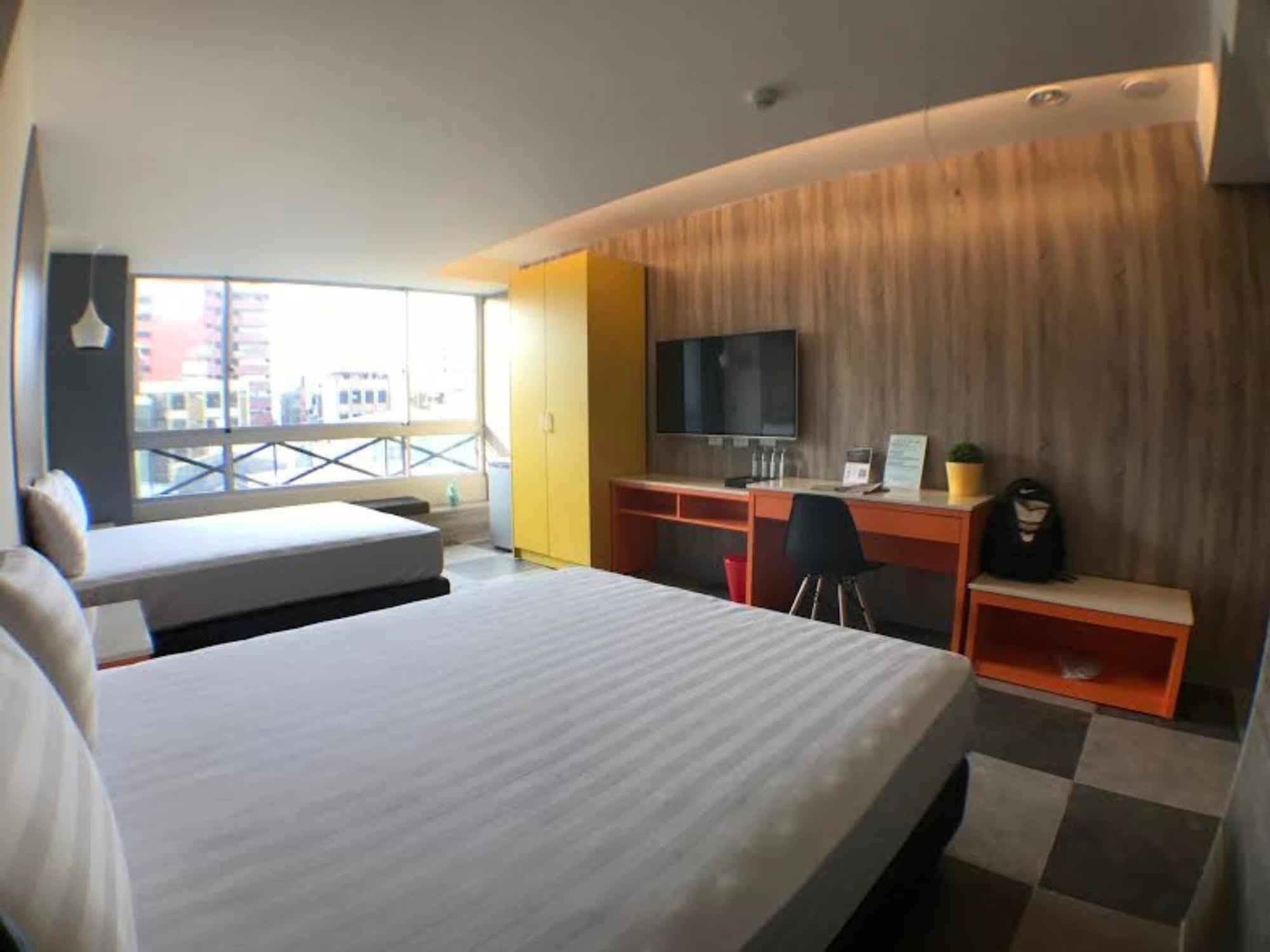 P&E Hotel Tainan Extérieur photo