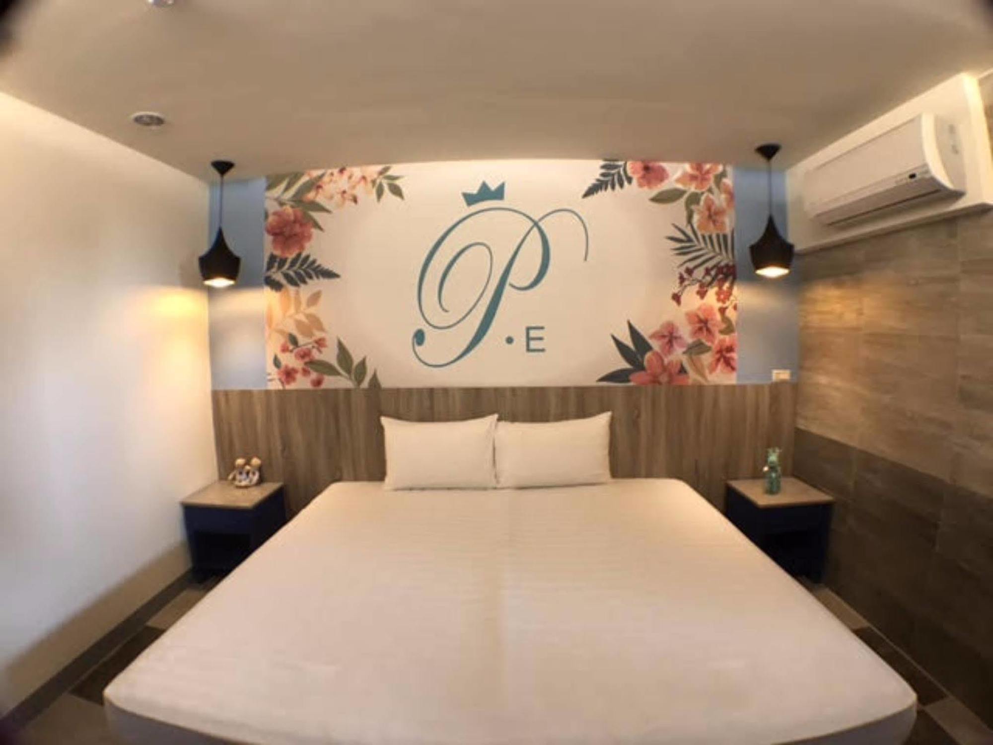 P&E Hotel Tainan Extérieur photo