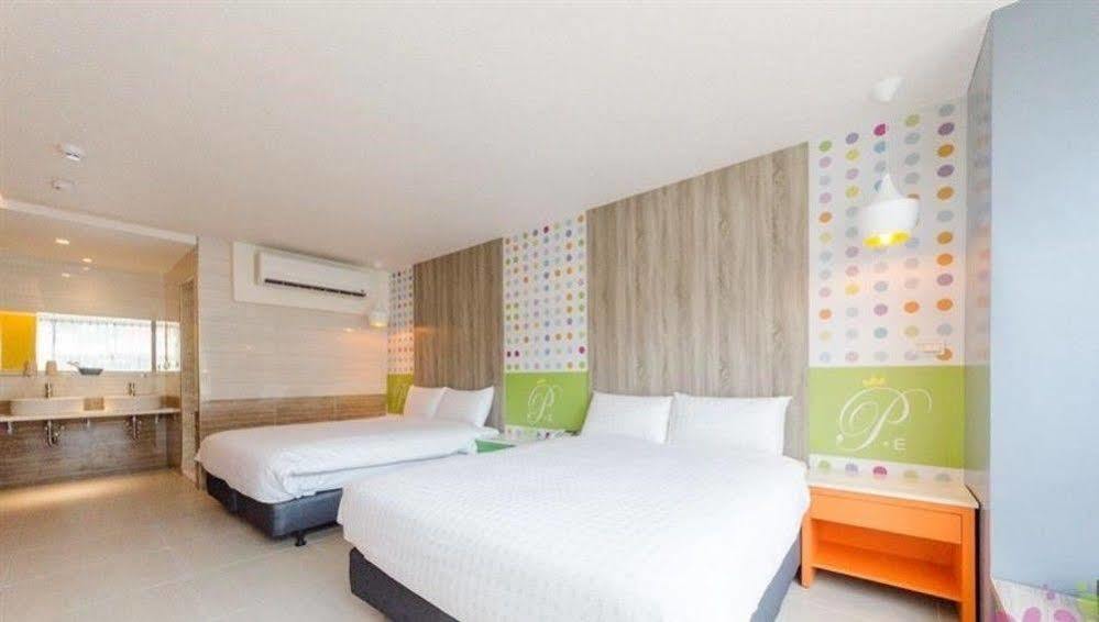 P&E Hotel Tainan Extérieur photo