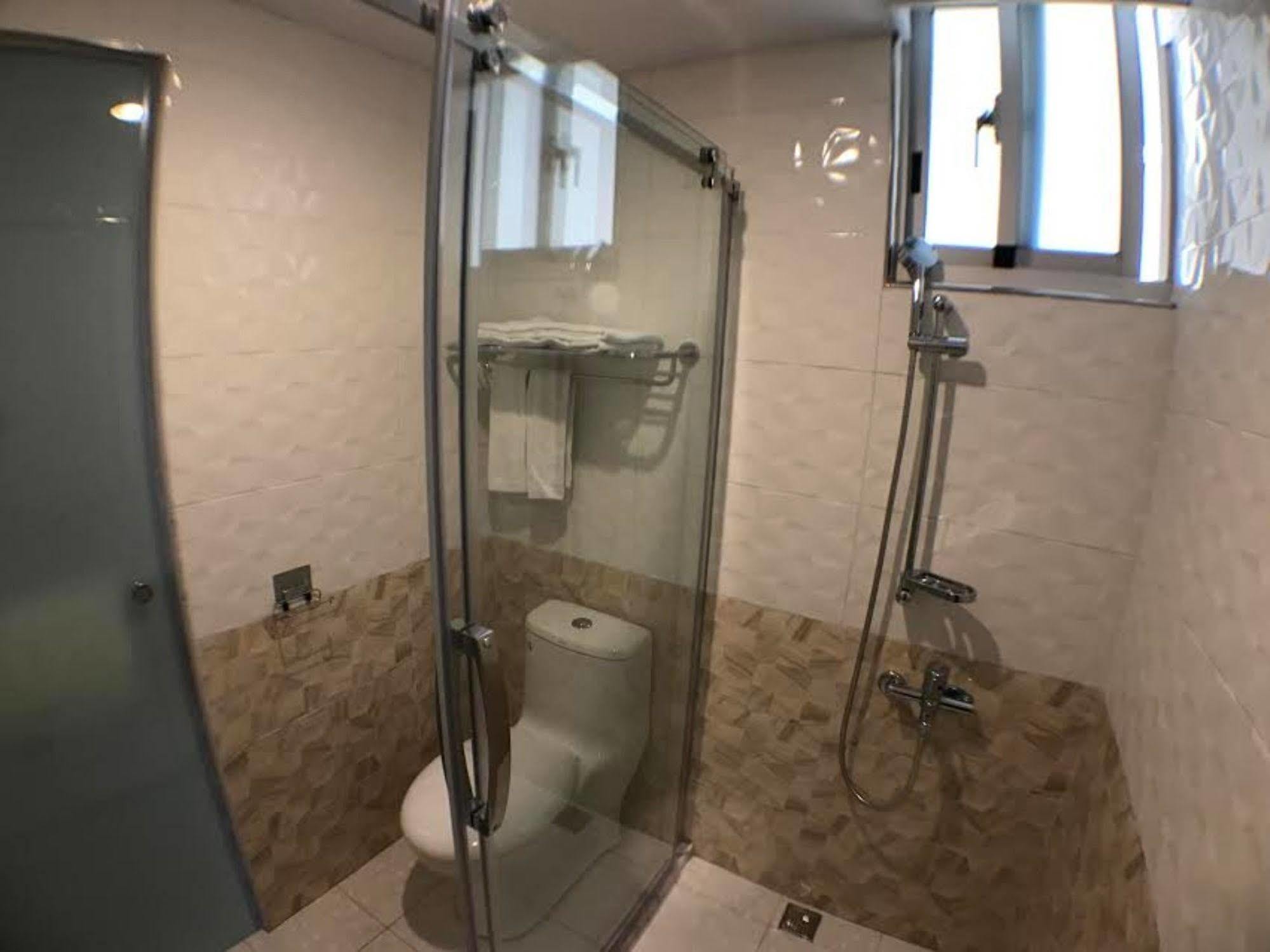 P&E Hotel Tainan Extérieur photo