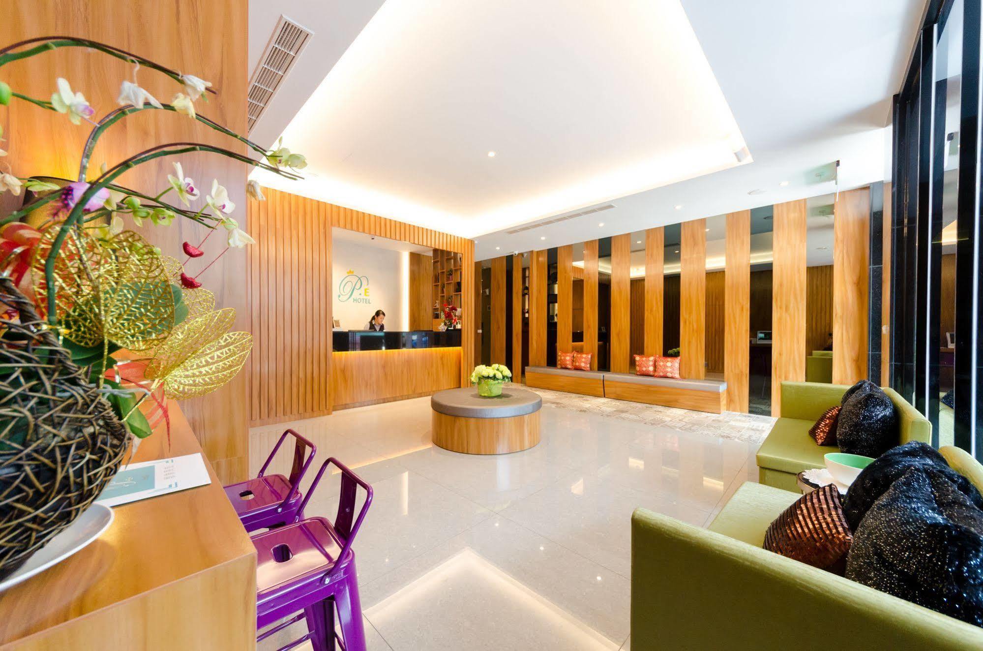 P&E Hotel Tainan Extérieur photo