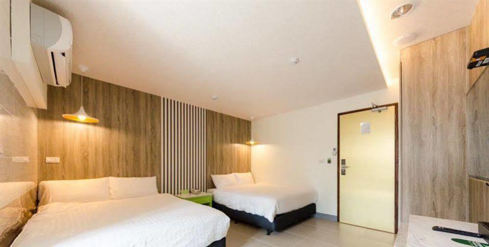 P&E Hotel Tainan Extérieur photo