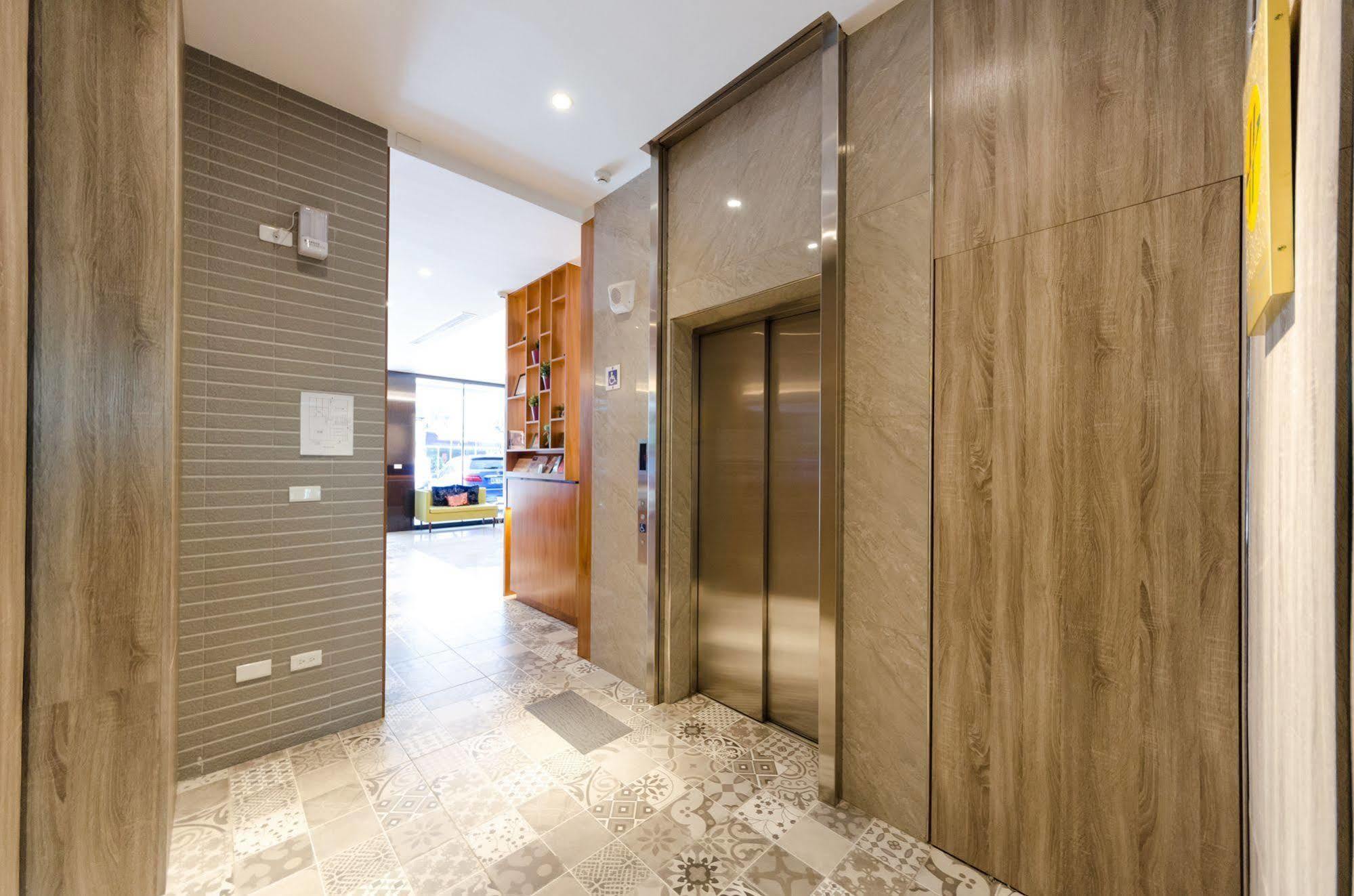 P&E Hotel Tainan Extérieur photo