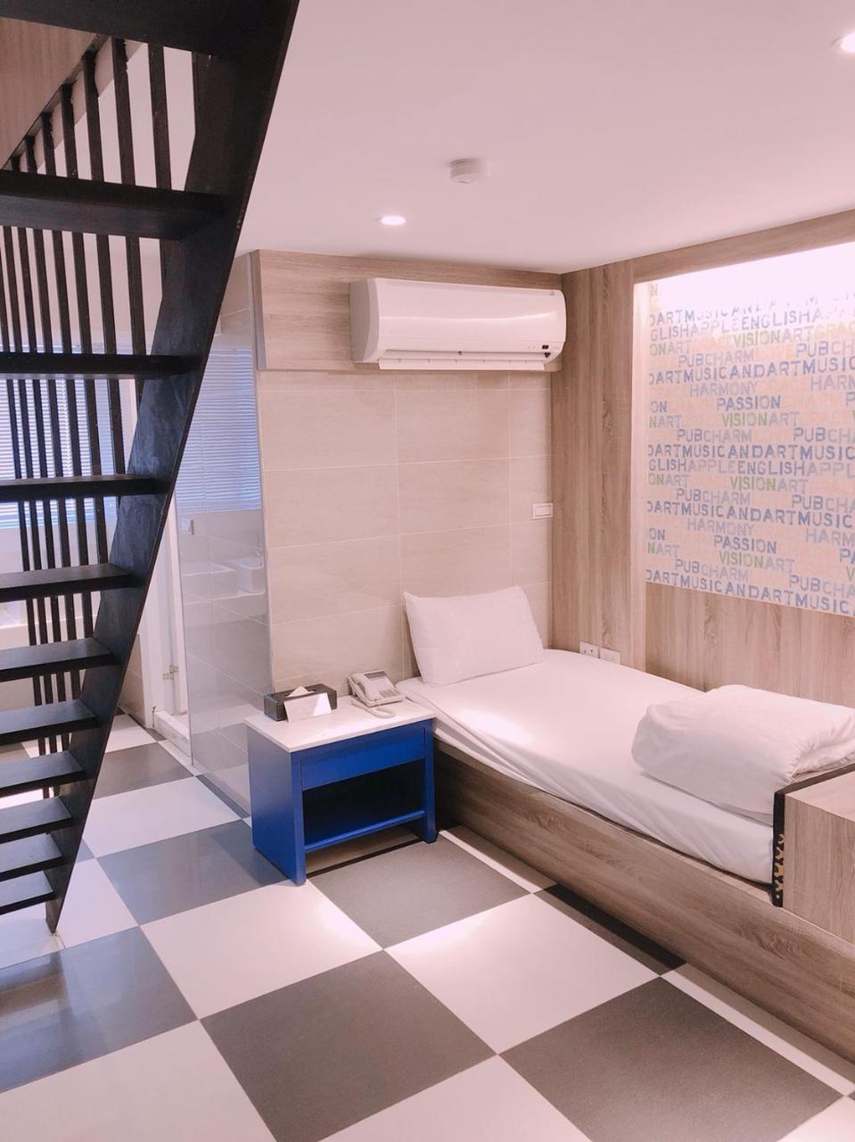 P&E Hotel Tainan Extérieur photo